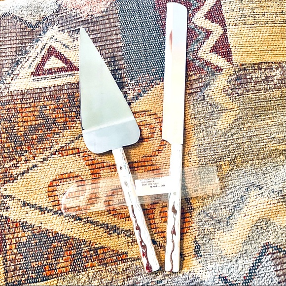 Olivia & Oliver Harper 2-Piece Cake Knife and Server Set in Silver